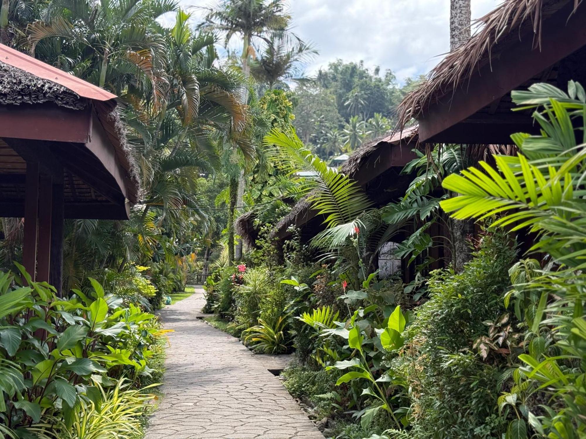 Garden Of Eden Dive Resort Puerto Galera Exterior photo