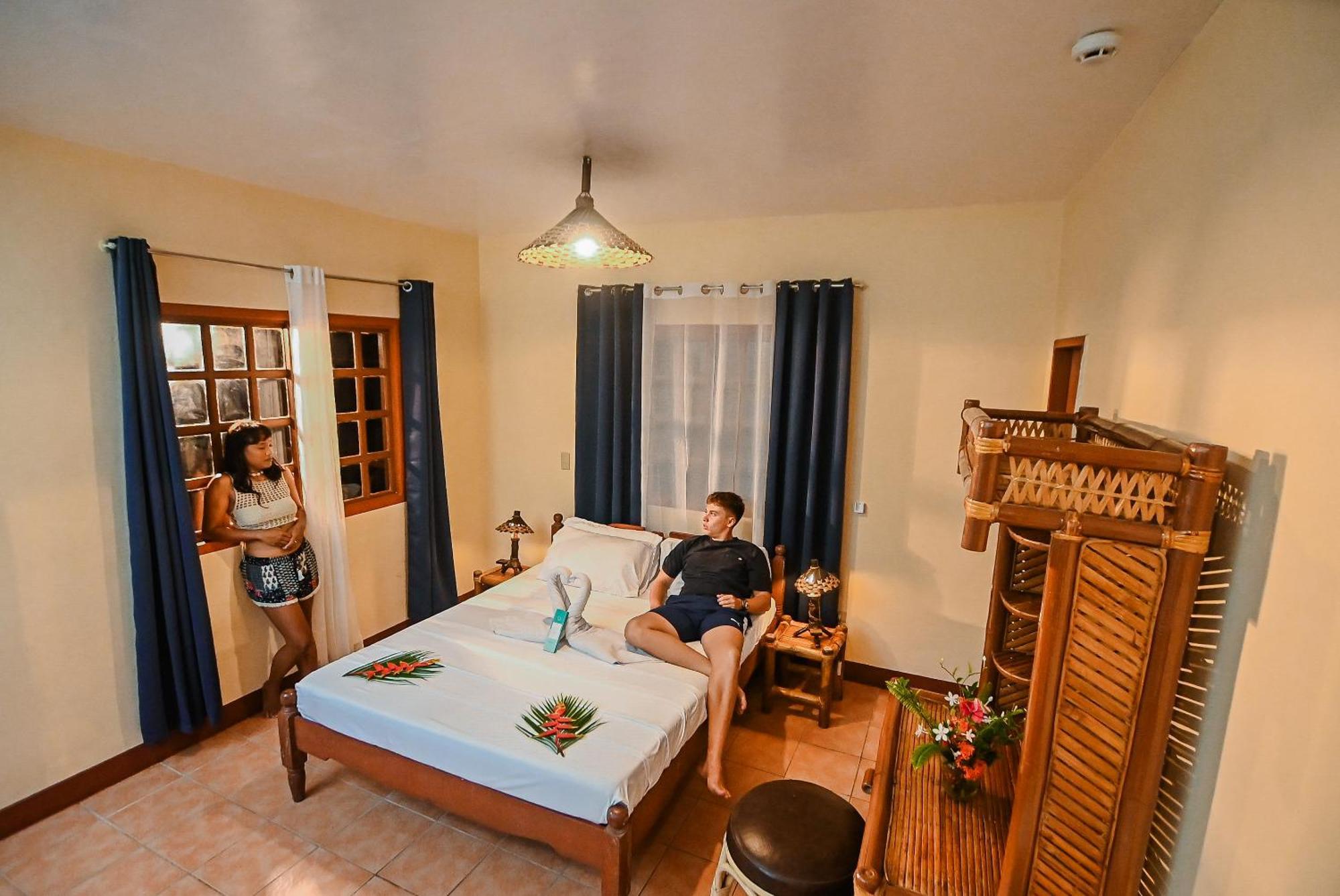 Garden Of Eden Dive Resort Puerto Galera Exterior photo