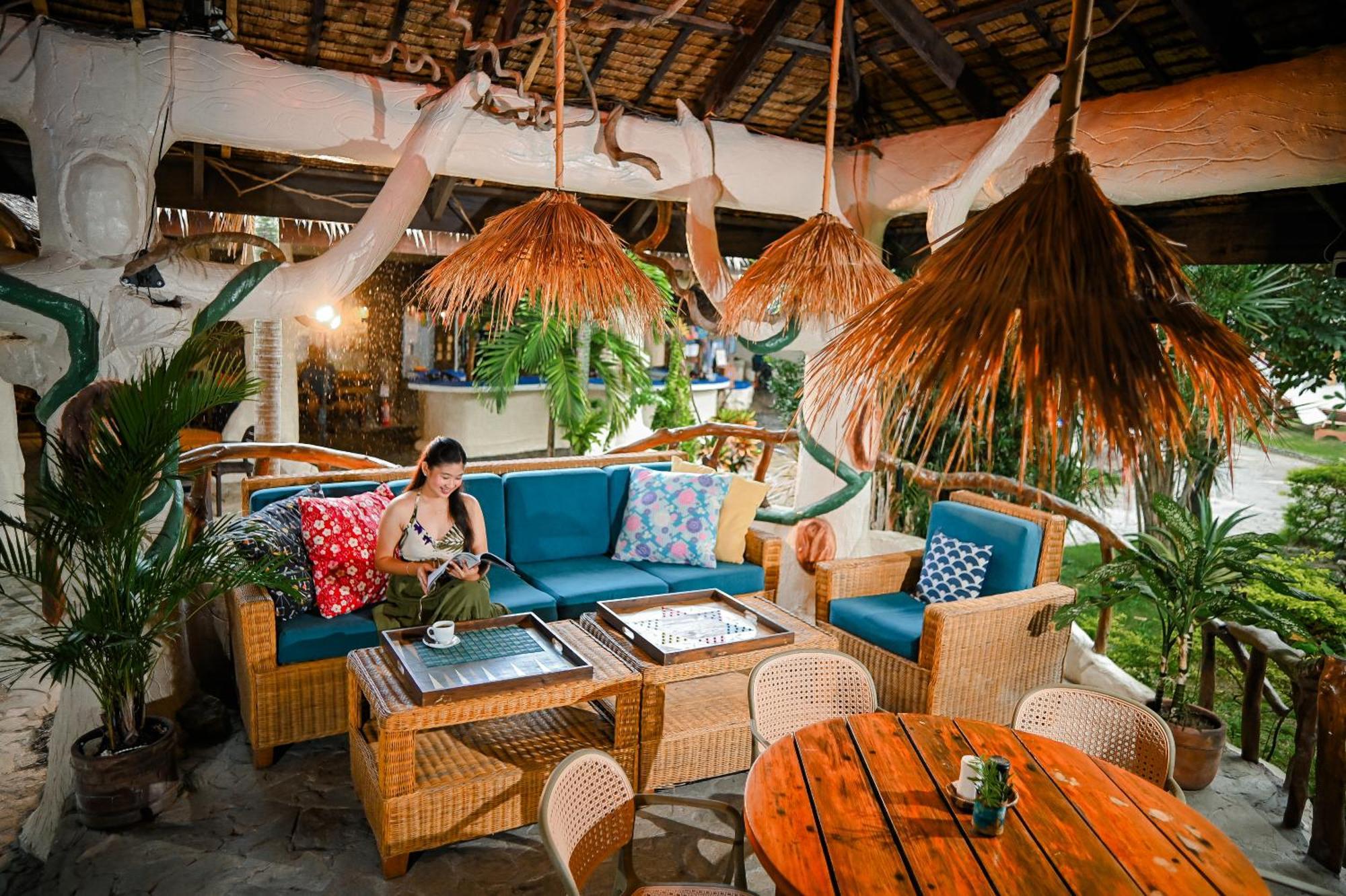 Garden Of Eden Dive Resort Puerto Galera Exterior photo