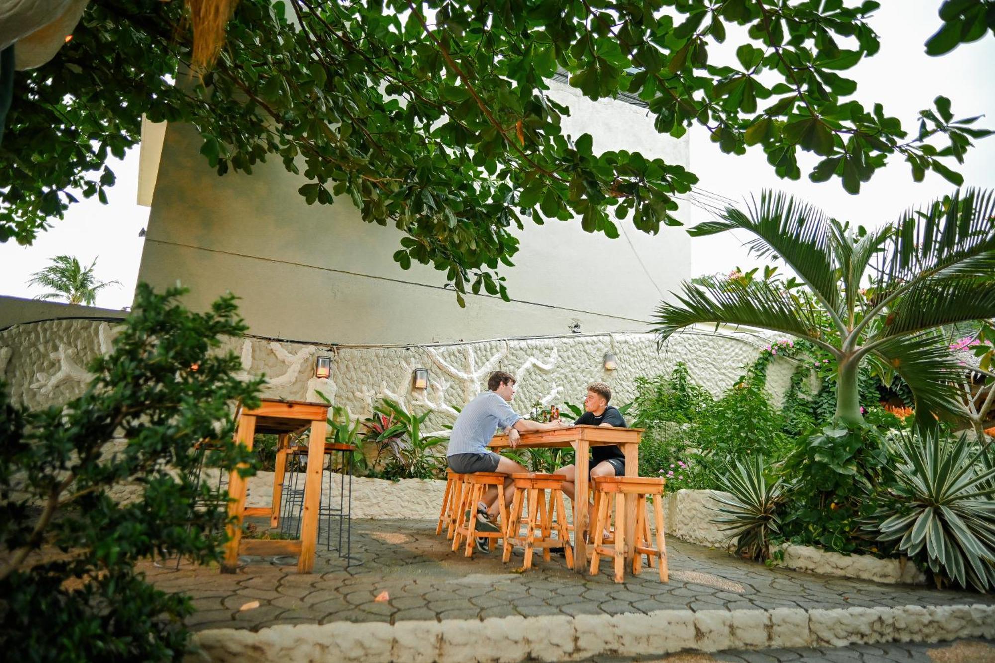 Garden Of Eden Dive Resort Puerto Galera Exterior photo