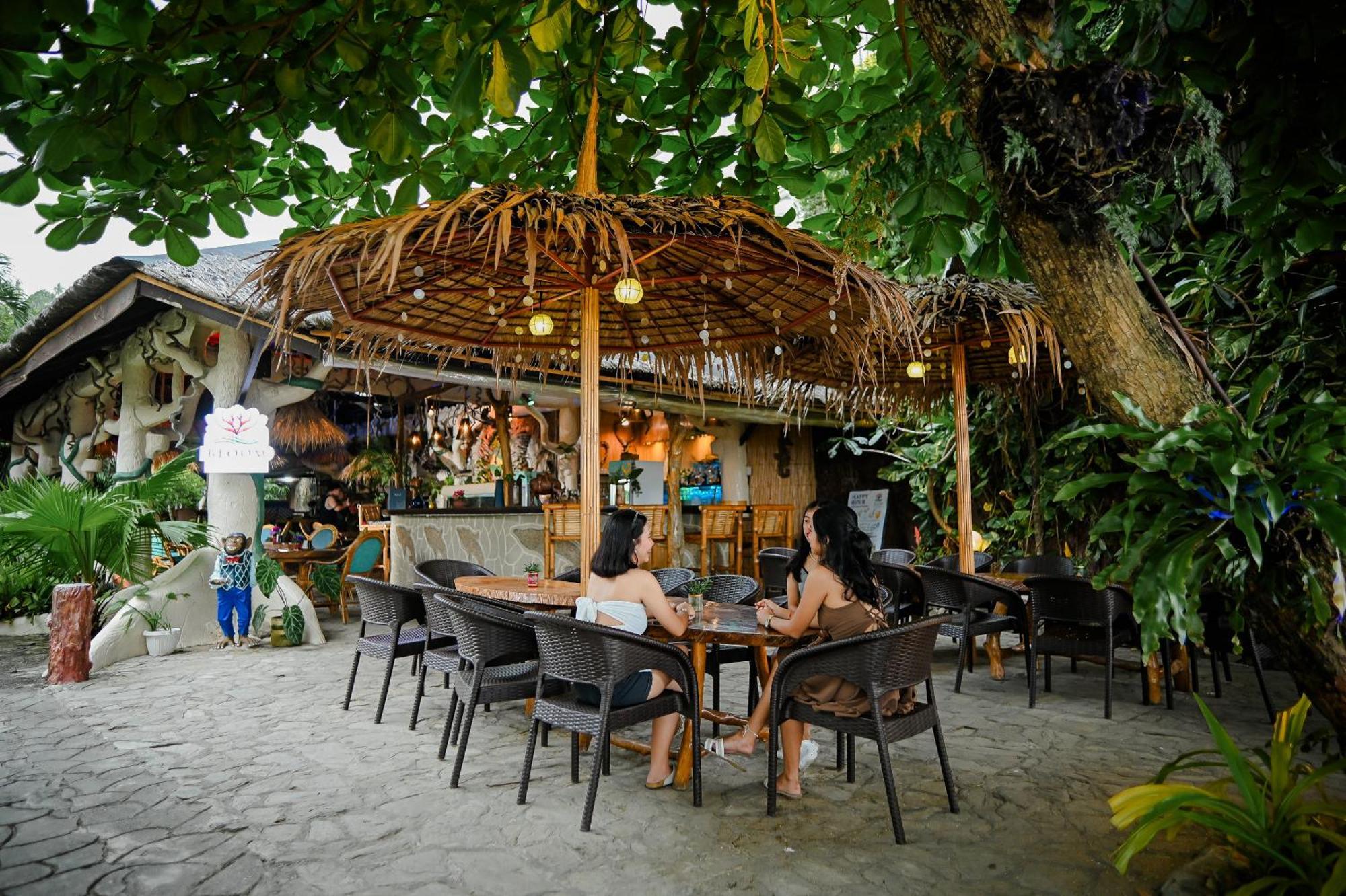 Garden Of Eden Dive Resort Puerto Galera Exterior photo